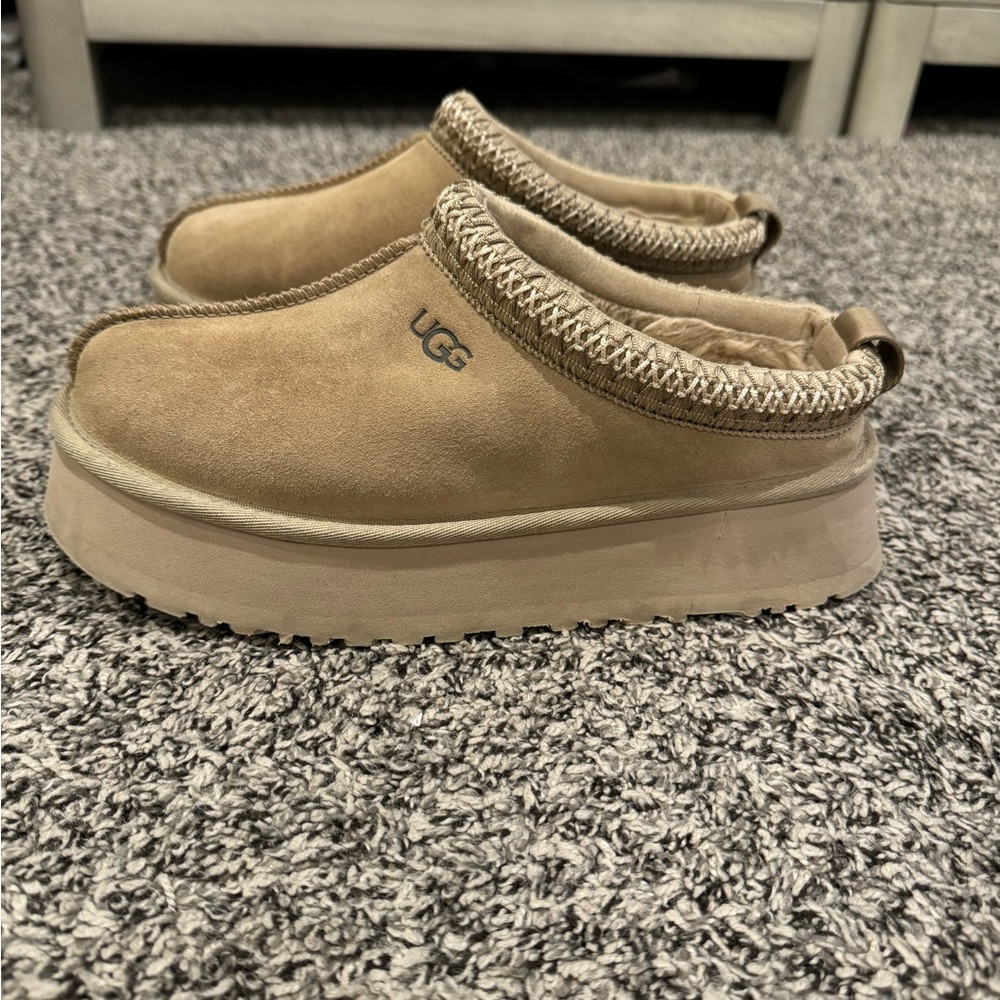 UGG Tazz in mustard seed size 7